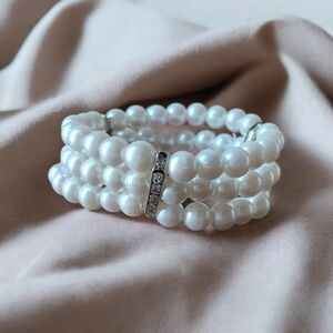Elegant White Pearl Bracelet